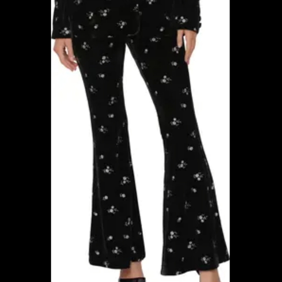 Avec Les Filles NWOT stretchy Velvet Soft Black Embroidered Floral Women's Pants - Picture 4 of 6